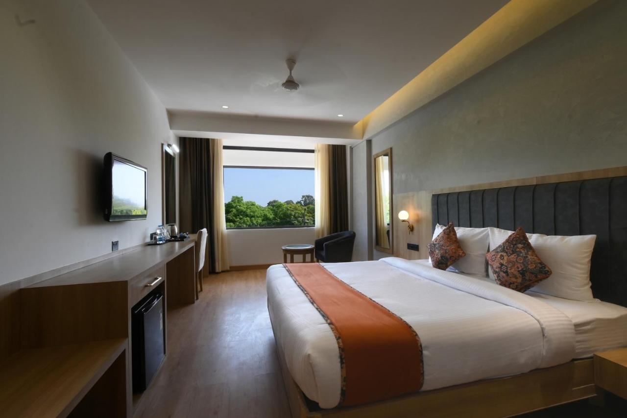 Hotel Klg Altoria Chandīgarh Extérieur photo