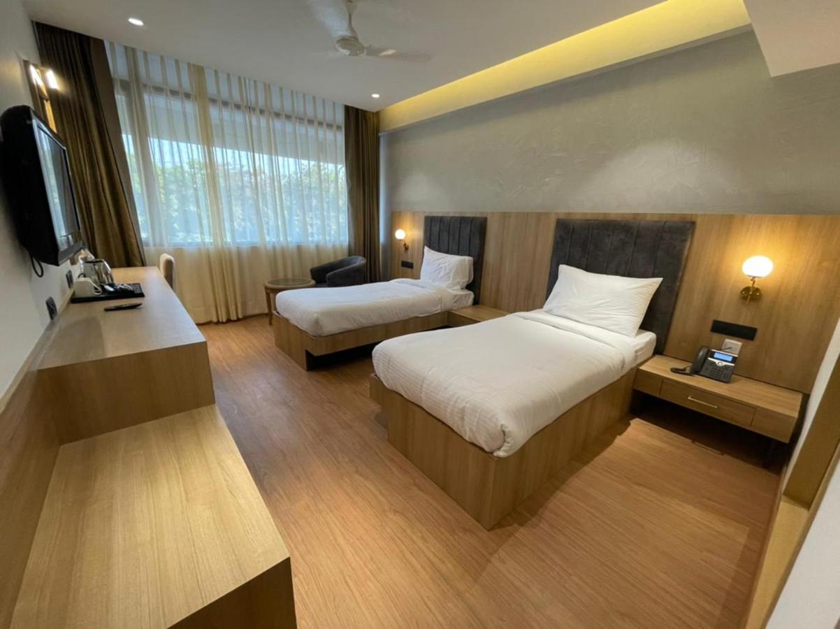 Hotel Klg Altoria Chandīgarh Extérieur photo