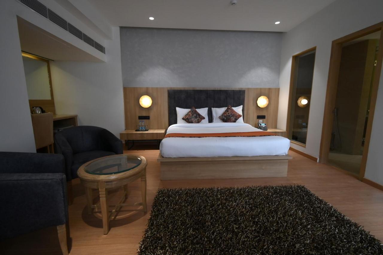 Hotel Klg Altoria Chandīgarh Extérieur photo