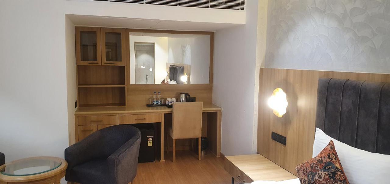 Hotel Klg Altoria Chandīgarh Extérieur photo
