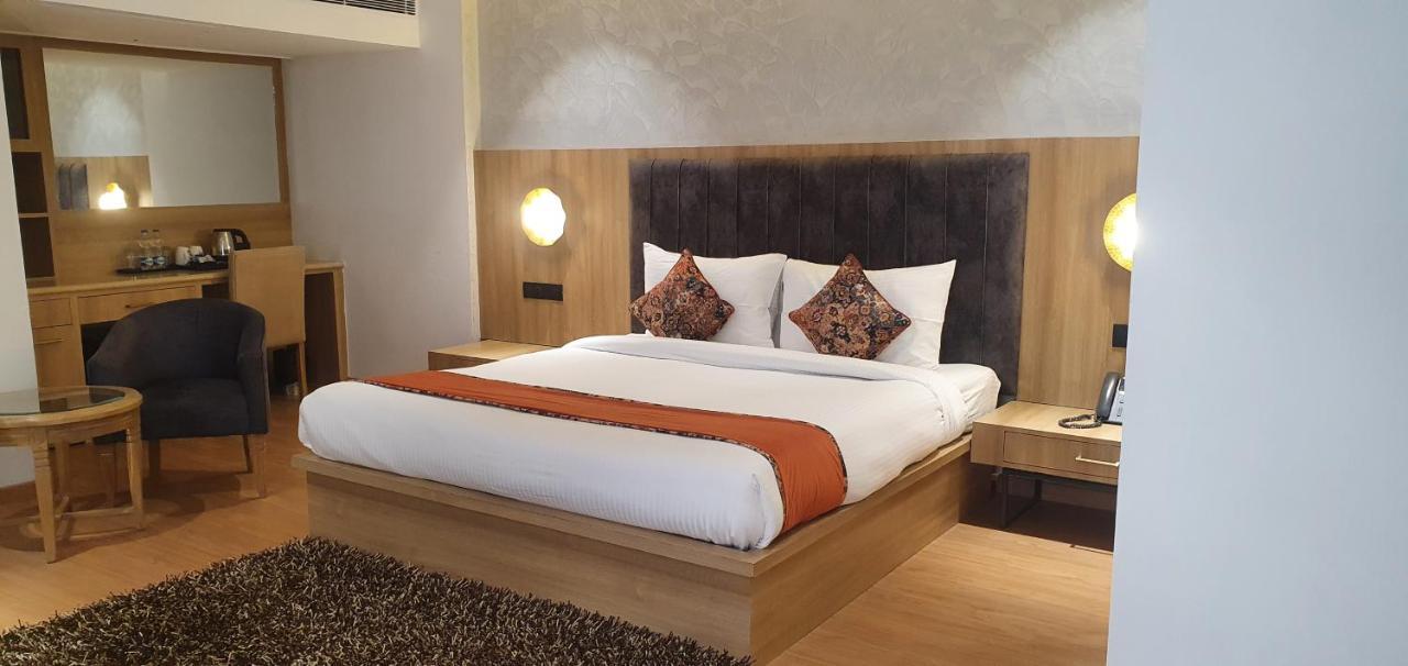 Hotel Klg Altoria Chandīgarh Extérieur photo